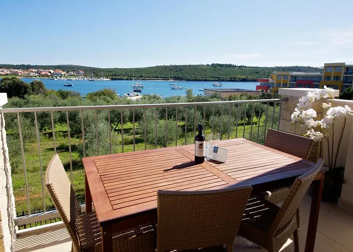 アパートホテル レジデンス スーペリアー デル マー 4*